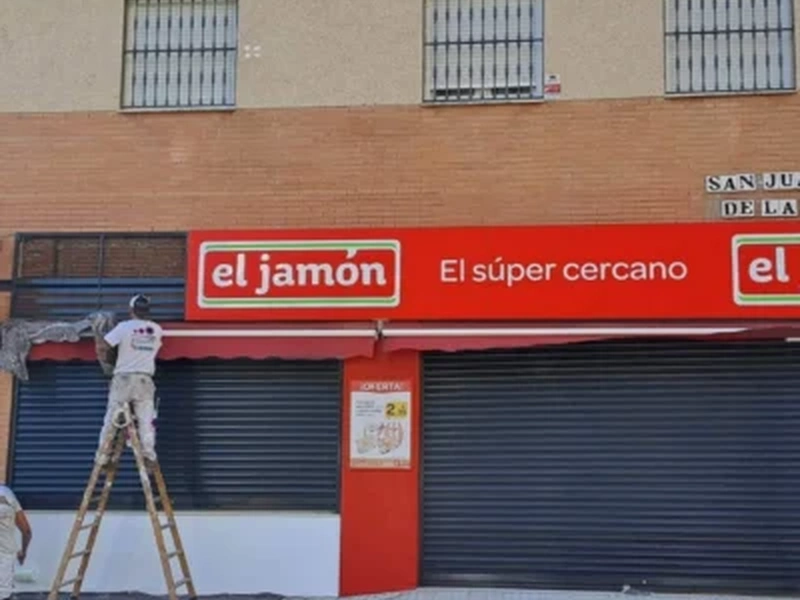 Rótulo luminoso en fachada supermercado el Jamón