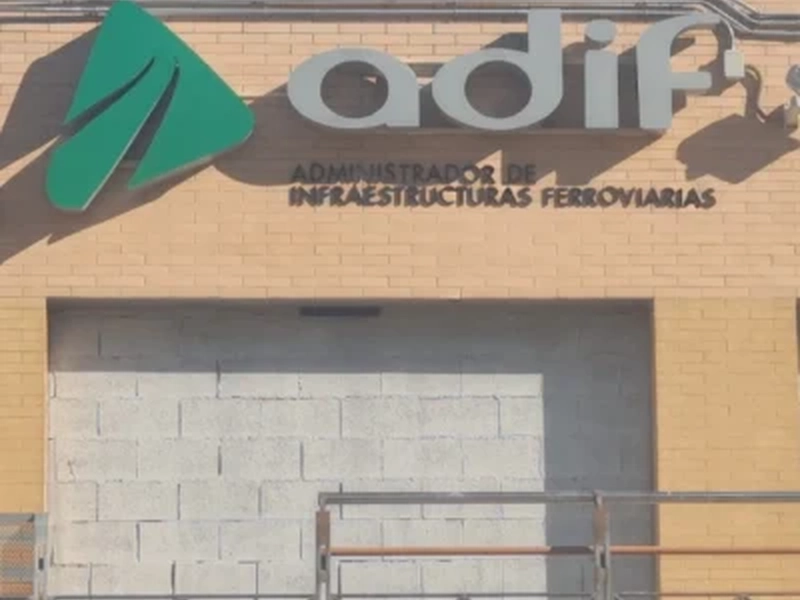 Letras corpóreas con sistema de iluminación para Renfe, Adif, cercanias Sevilla