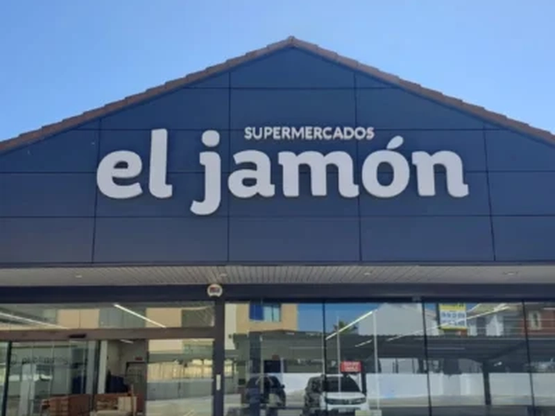 Letras corpóreas con revestimiento de fachada para Supermercado el jamón