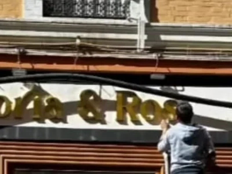 Letras corpóreas de latón efecto dorado